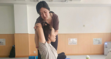 Mobility class — shoulder stretch assist